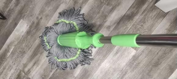 The Zero-Effort Self-Twisting Rotating Mop