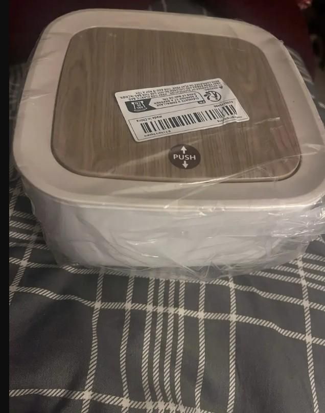 The Classy Mini Desktop Trash Bin